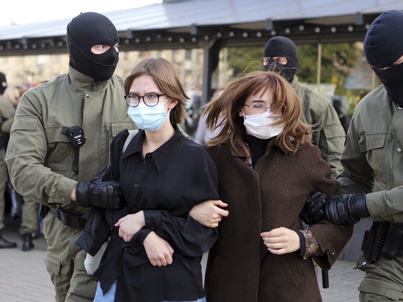 有團體指有300多名婦女被捕。AP