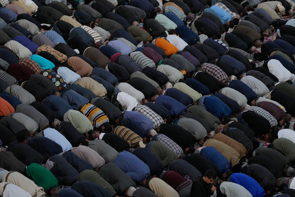 伊朗人民祈求降雨。美聯社