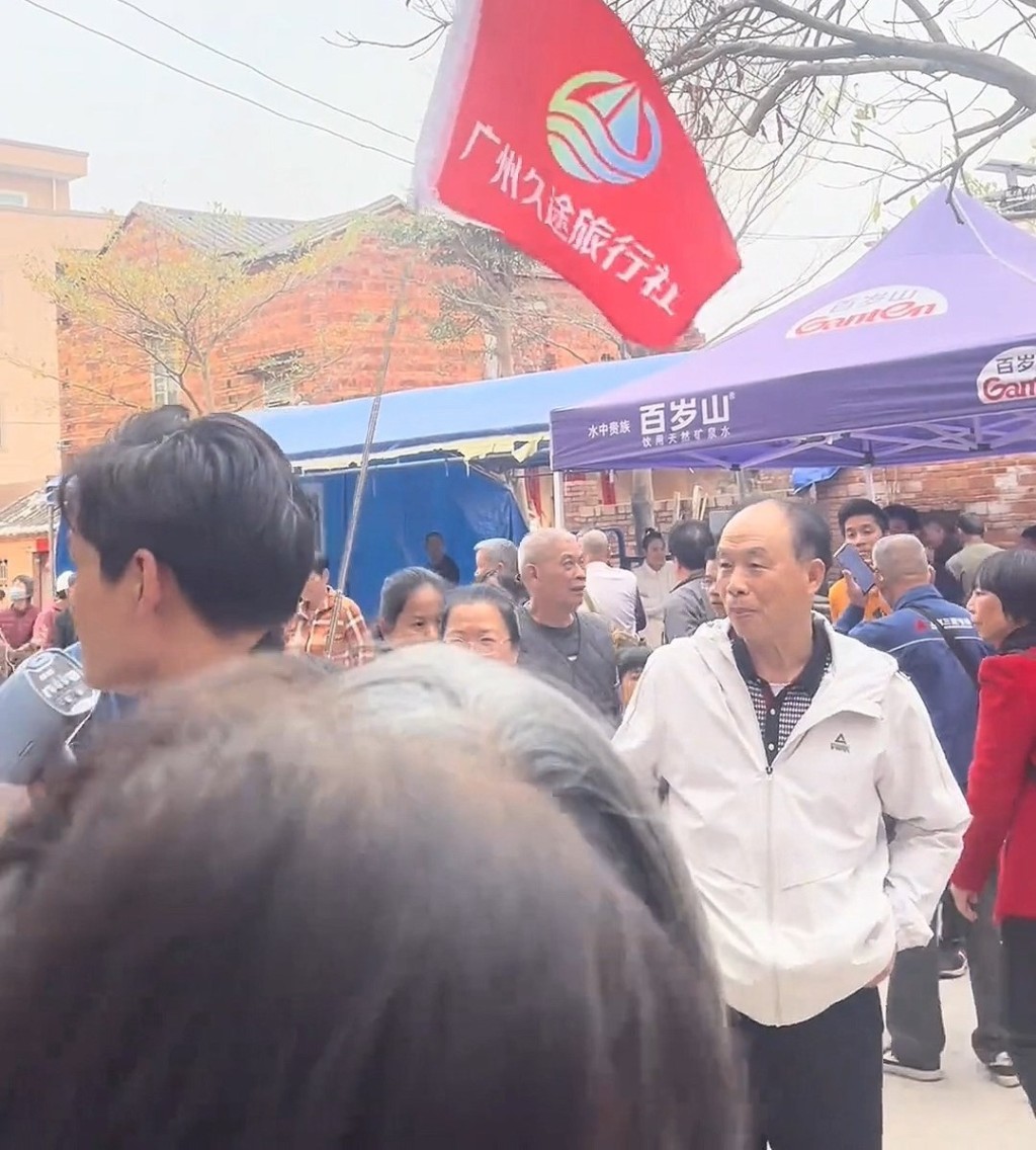 梁文鋒老家成為旅行團景點。