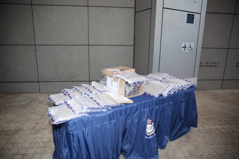 警方搜獲一批證物。徐裕民攝