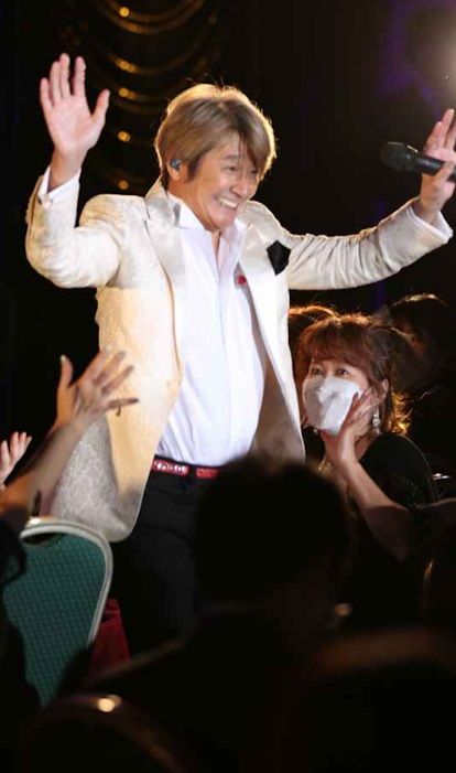 Matchy仍未放弃歌唱事业，之前在函馆举行圣诞骚，依然有大把师奶fans捧场。 