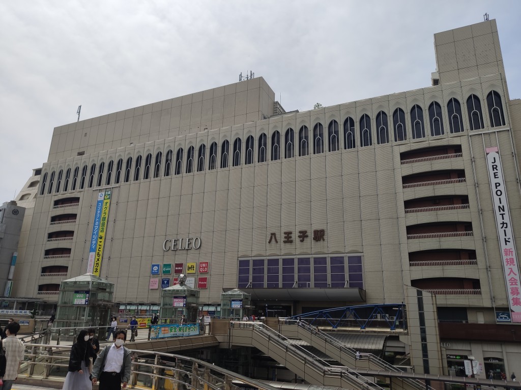 火警現場鄰近JR八王子車站。維基網站