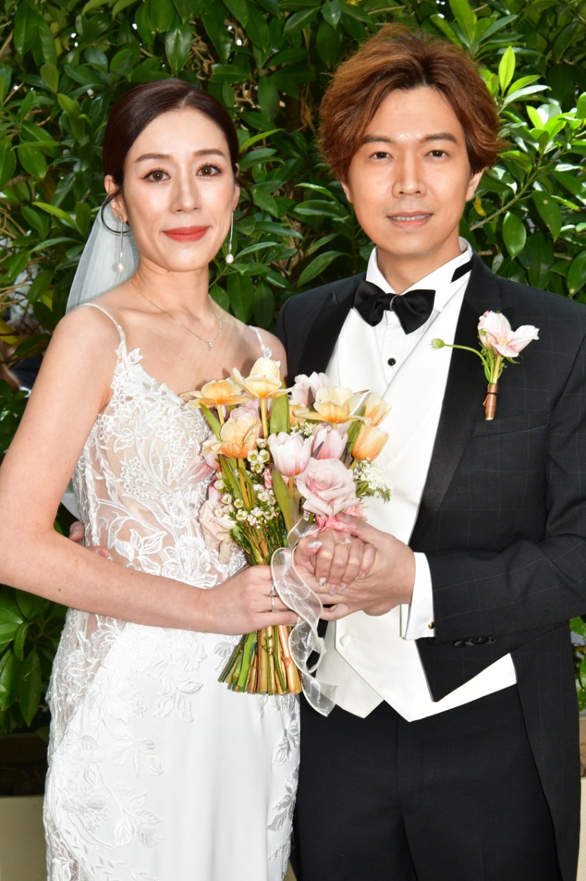 TVB娛樂新聞台主播王鎮泉與圈外女友Vanilla今日拉埋天窗舉行婚禮。