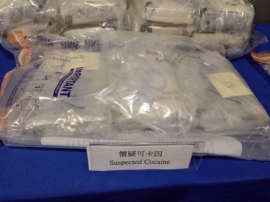 警方展示檢獲的證物。 警方展示檢獲的證物。