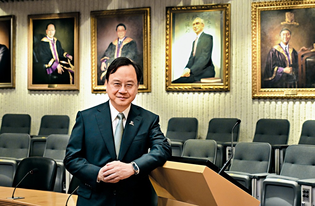 盧煜明表示，大學未來將着重策略性發展，沒有策略性必要性的項目或會推遲進行，以期更有效運用資源。