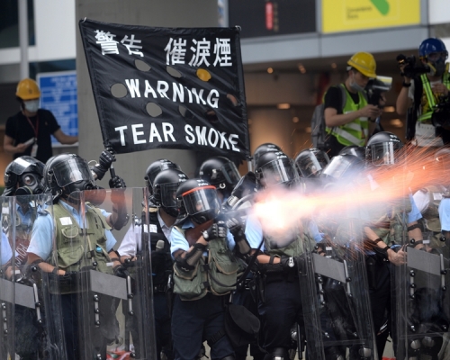 報告認為警使用催淚煙時需協調。資料圖片