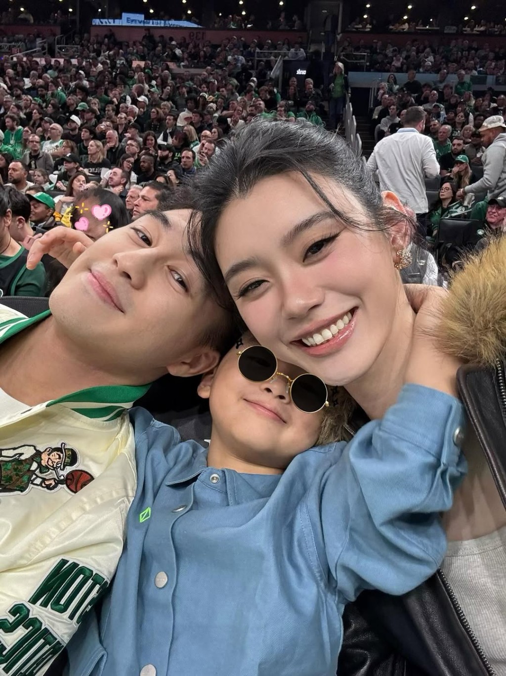 何猷君、奚夢瑤帶兒子何廣燊到美國。
