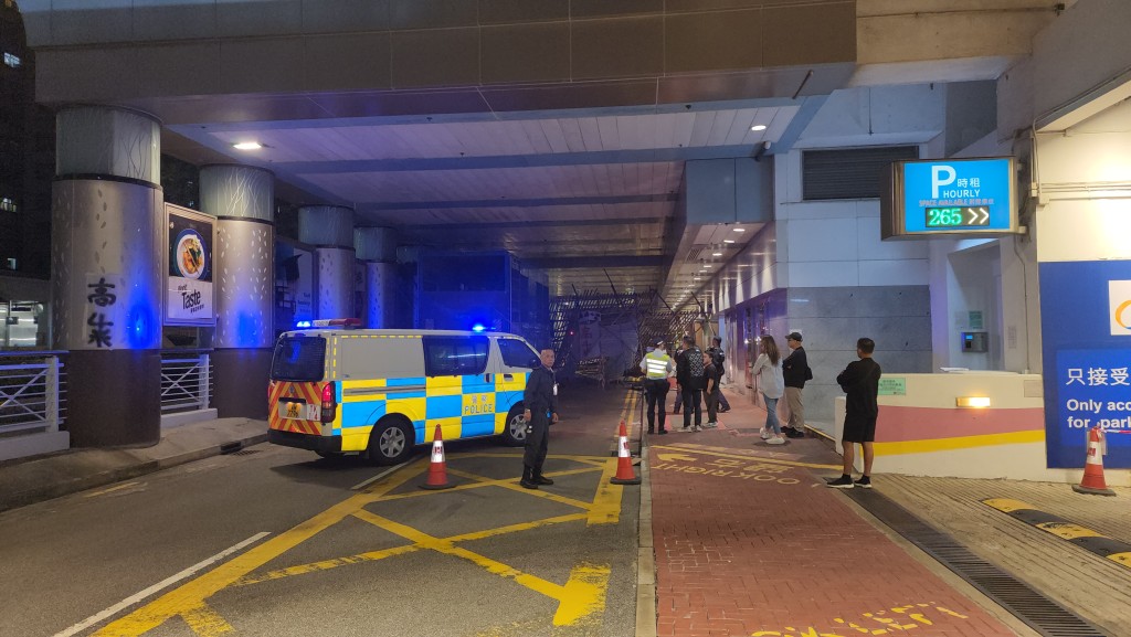 警員到場調查。 警員到場調查。