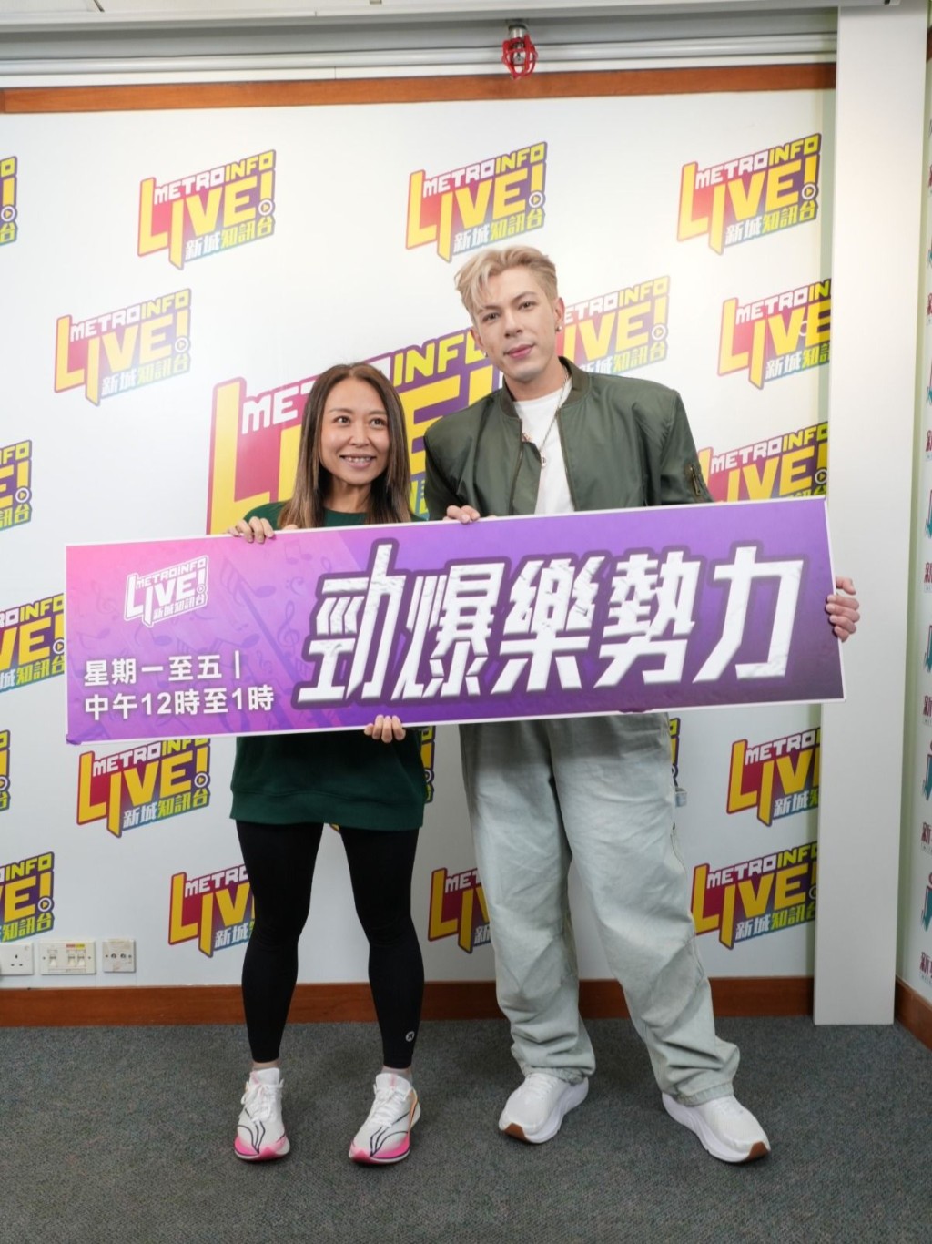古淖文今日到新城宣傳新歌《Follow Me》。 古淖文今日到新城宣傳新歌《Follow Me》。