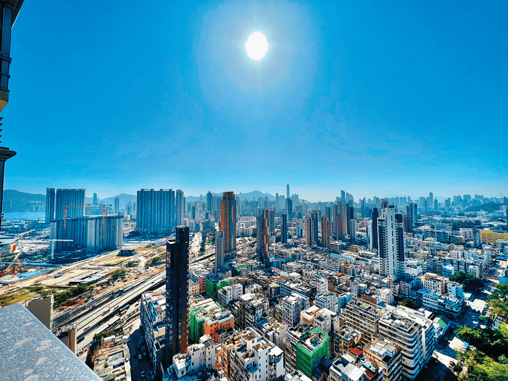 單位位於高層，視野開揚，可望九龍城區市景。