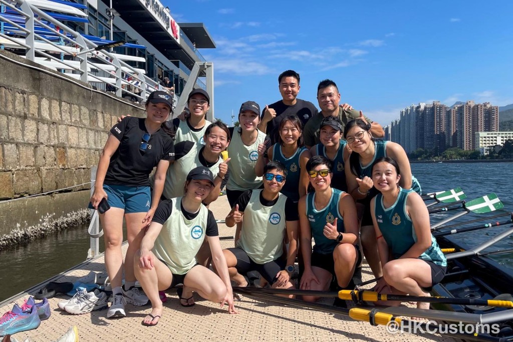 海關划艇隊派出多位女將出戰在沙田城門河舉行的「第47屆香港賽艇錦標賽」。香港海關FB圖片 海關划艇隊派出多位女將出戰在沙田城門河舉行的「第47屆香港賽艇錦標賽」。香港海關FB圖片