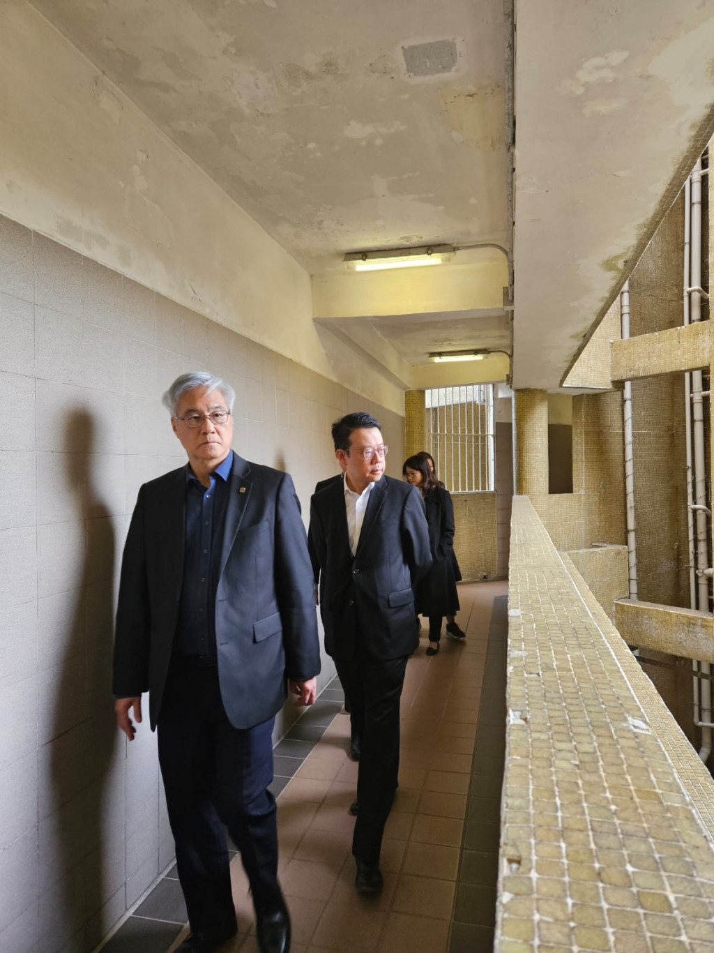 房協主席凌嘉勤、行政總裁陳欽勉同管理層到「策誠軒」視察準備工作。房協fb(下同) 房協主席凌嘉勤、行政總裁陳欽勉同管理層到「策誠軒」視察準備工作。房協fb(下同)