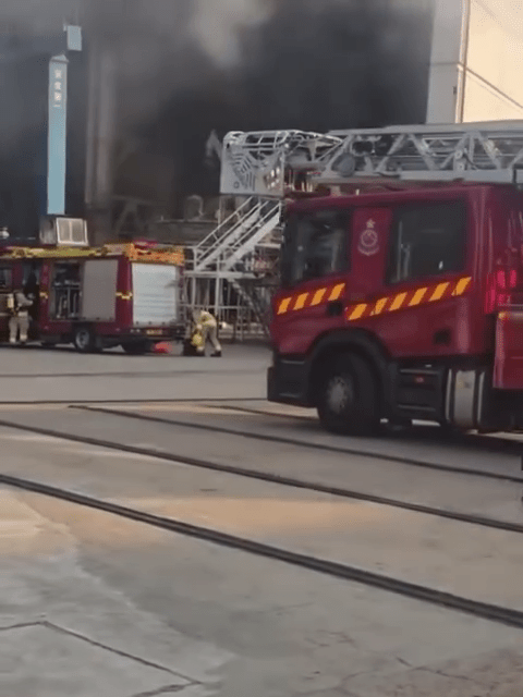 消防趕至救援。FB：RadiantPanda849@車cam L（香港群組）