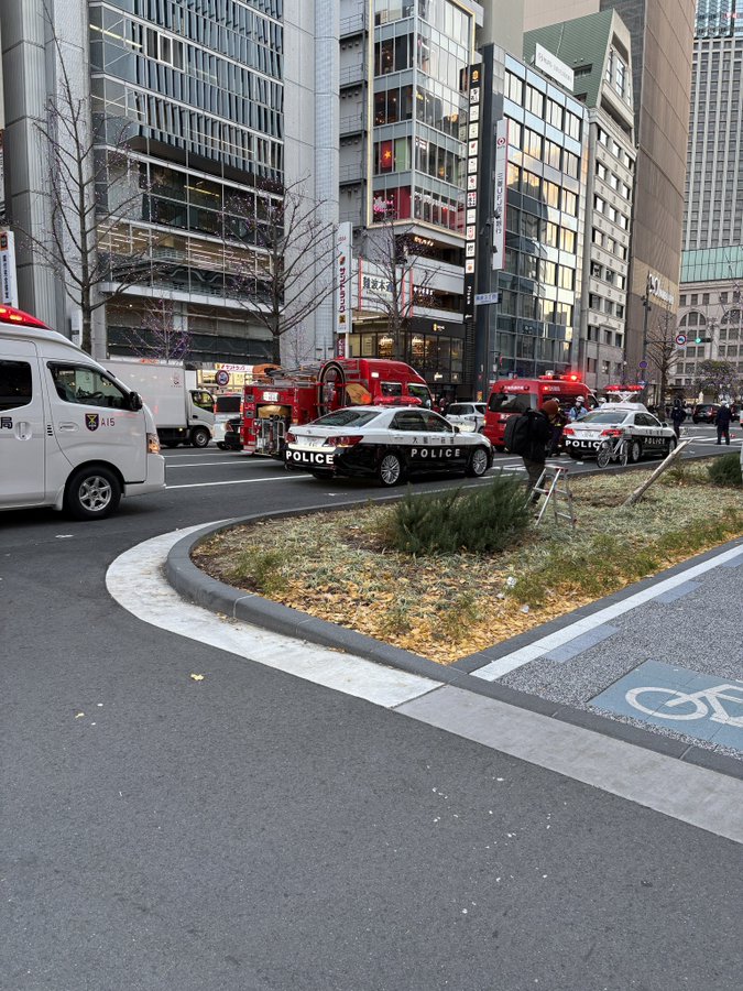 大阪難波本通休旅車橫掃行人路數十米，3人輕傷。 X@yuma_1892