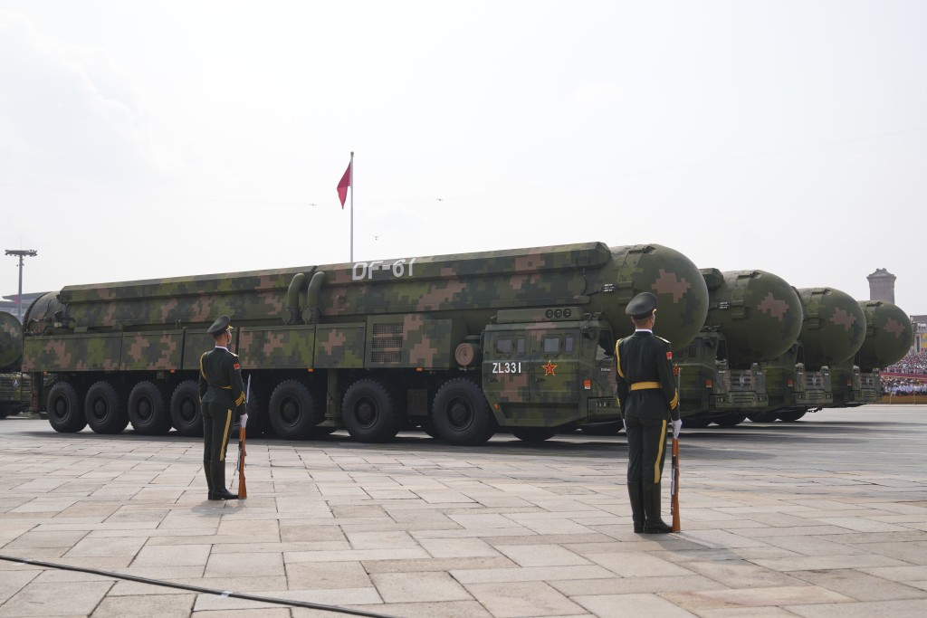 國之重器「東風-61」洲際彈道導彈在九三閱兵中首次現身。美聯社 國之重器「東風-61」洲際彈道導彈在九三閱兵中首次現身。美聯社