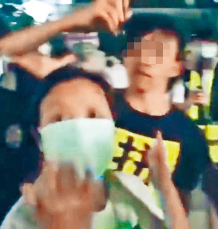 涉嫌在天水圍「私了」婦人的姓方(右)及姓葉疑犯。