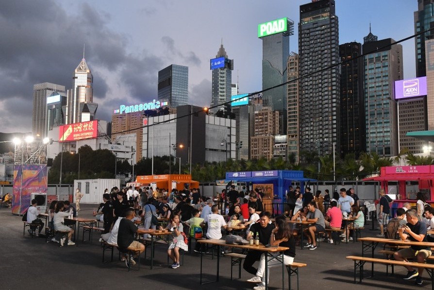 唐英年认为，以往多姿多彩的香港晚市今时不同往日，是「疫情的后遗症」。资料图片