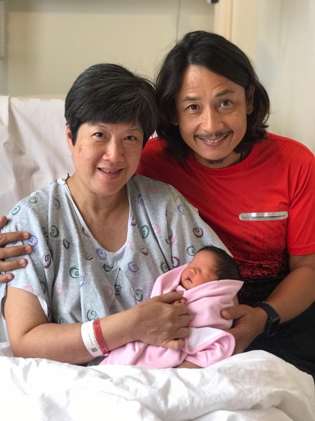 黄泽锋太太于2019年7月诞下囡囡“小黄妃”。