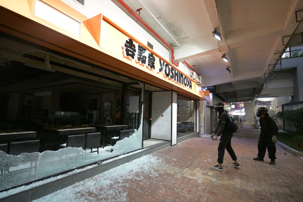 吉野家荃灣分店。