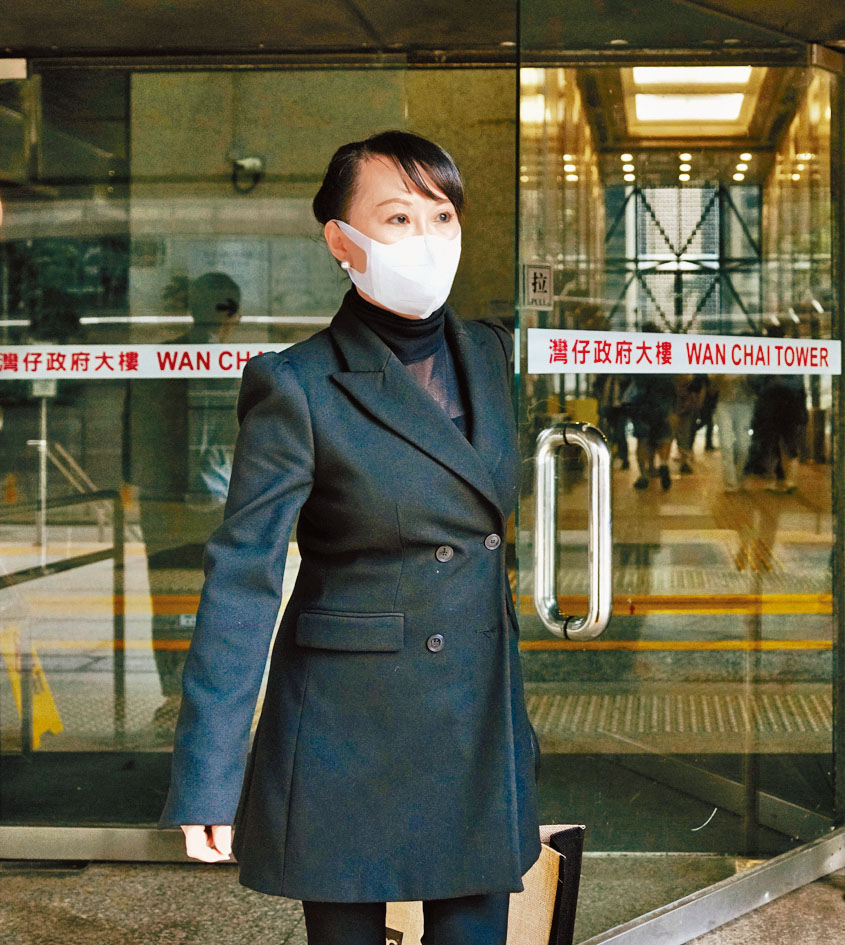 女被告趙淑儀否認3項未經註冊而從事內科執業罪。