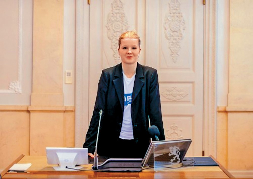 芬蘭18歲女孩米科寧成為「一日總理」。