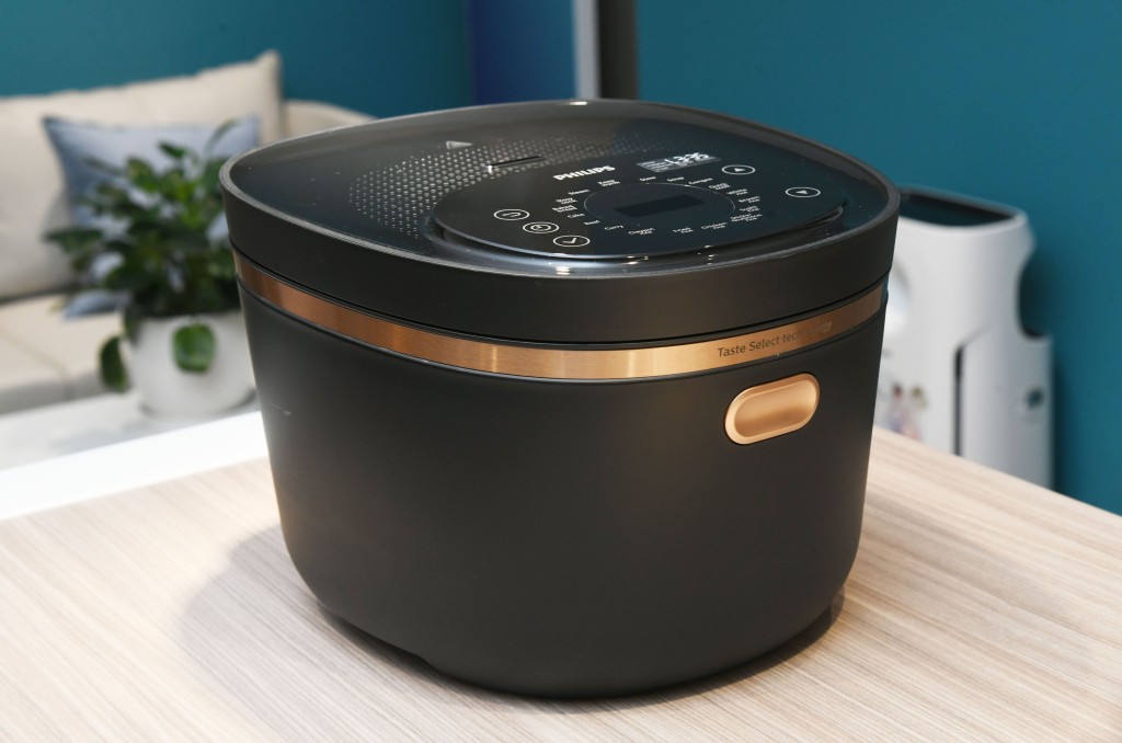 電飯煲功能漸多，例如採用3D立體IH電磁感應加熱技術的電飯煲，内鍋全方位加熱煮飯和保溫，受熱更均匀。