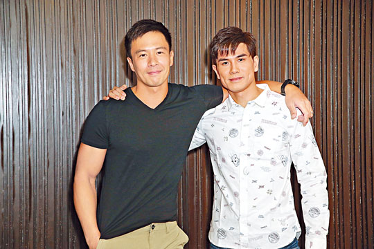 安志杰（左）看着伍允龍由武師奮鬥到做埋監製，也戥他開心！