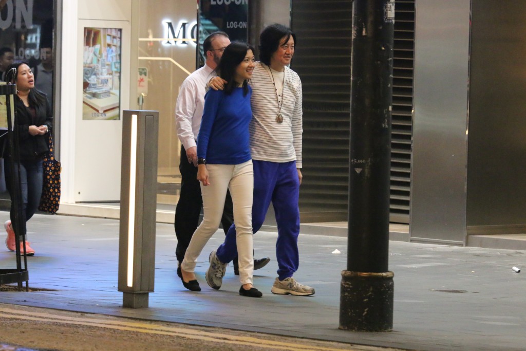2017年，顾修全博士再被拍得于铜锣湾街头拍拖散步，当时记者发现其女友腹部隆起。
