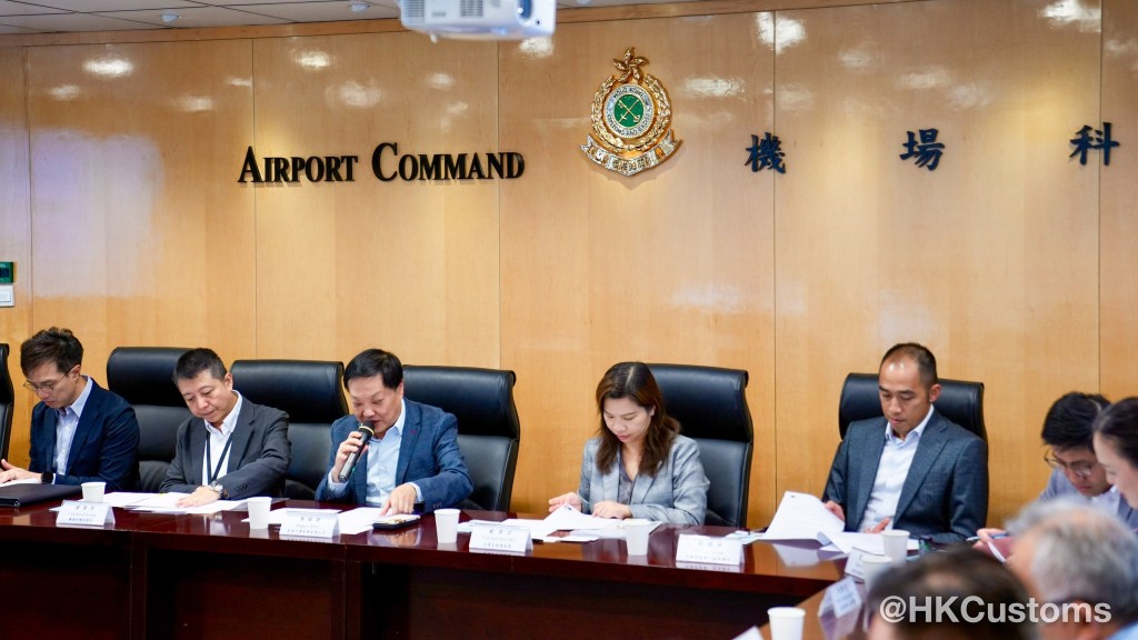 海關昨日與空運物流運輸業界舉行「空運貨物顧客聯絡小組」定期會議。香港海關FB 海關昨日與空運物流運輸業界舉行「空運貨物顧客聯絡小組」定期會議。香港海關FB