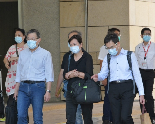 死者家人離開法院。