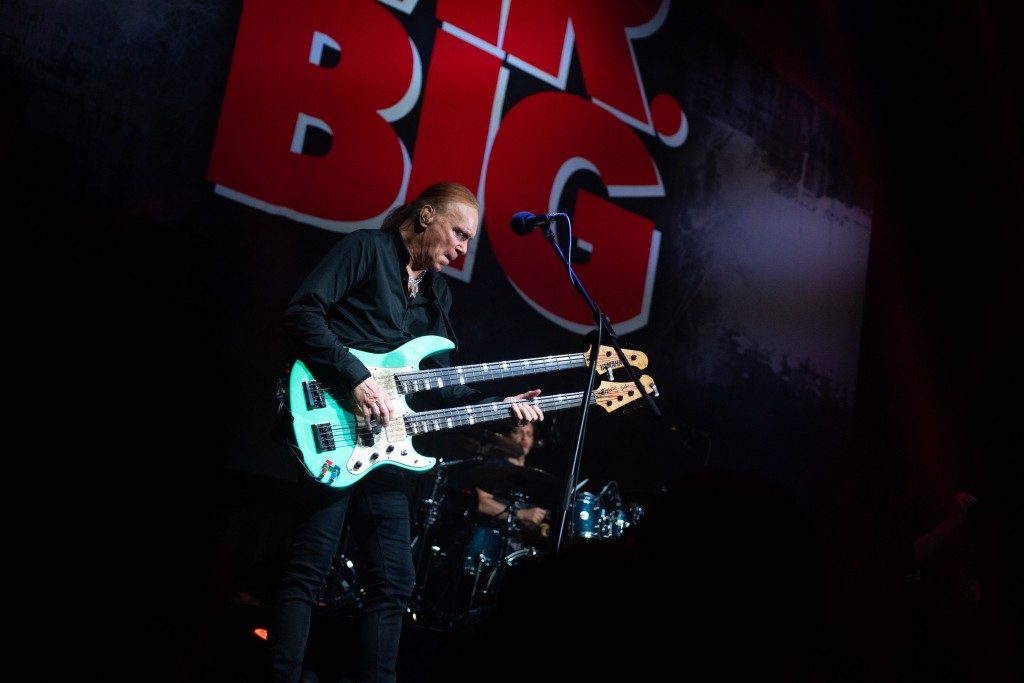 低音结他手Billy Sheehan