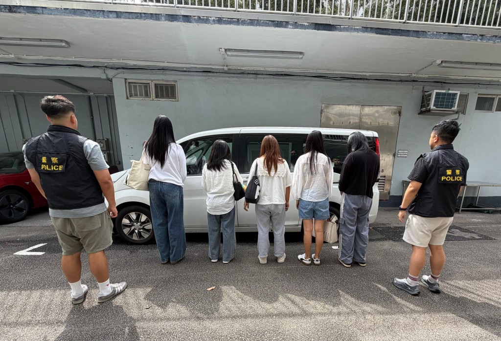 行動中10名非本地女子被捕。 行動中10名非本地女子被捕。