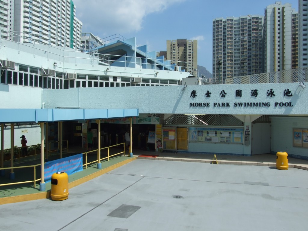 康文署辖下泳馆于本月1日起或完成年度维修后陆续开放，供市民在新泳季畅泳。网上图片