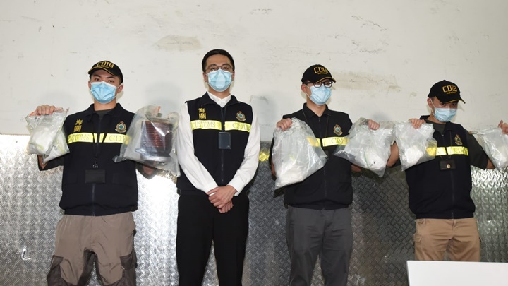 海關在柴灣進行反毒品行動，檢獲5.2公斤懷疑可卡因。