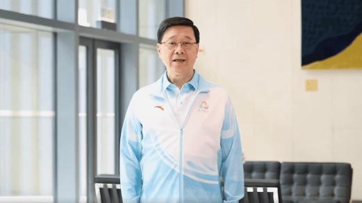 行政長官李家超呼籲大家踴躍購票入場,感受熾熱賽事氣氛。李家超fb 行政長官李家超呼籲大家踴躍購票入場,感受熾熱賽事氣氛。李家超fb