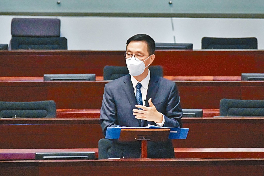 楊潤雄指，當局有意擴大教師《基本法》測試的適用範圍，日後或涵蓋幼稚園及直資學校教師。