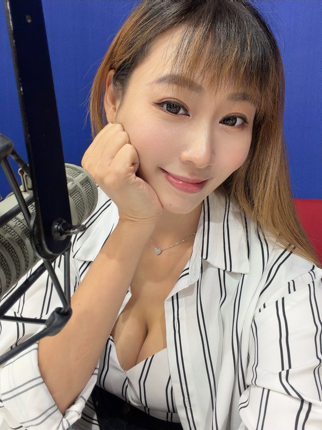 莊韻澄直言兩個人睡覺時總會翻動身體,攬住便好難忍。 莊韻澄直言兩個人睡覺時總會翻動身體,攬住便好難忍。
