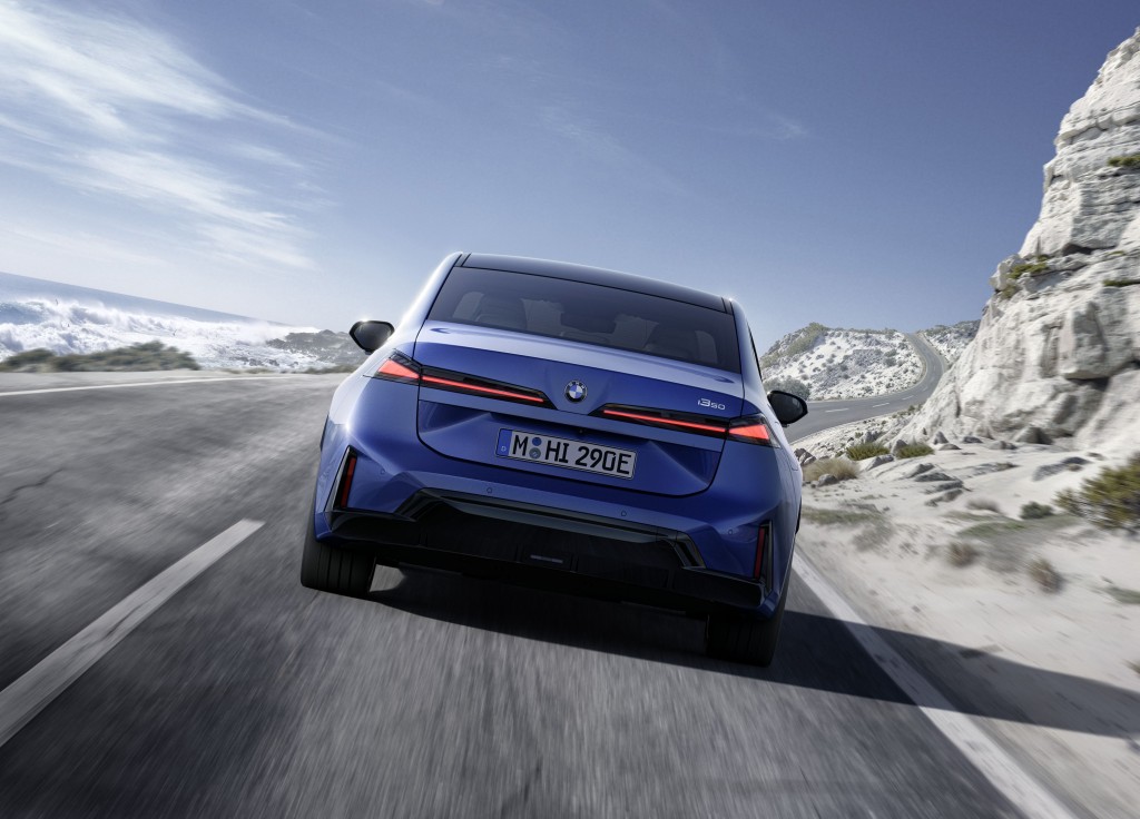 寶馬BMW發表新世代i3電動車：新車支援DC 400kW直流快充，21分鐘可補充10%至80%電量，充電10分鐘足夠駕駛400km。