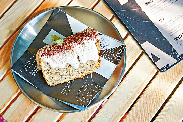 長洲太平清醮2023｜Haika Coffee的伯爵茶戚風蛋糕及流心朱古力Dirty Cake，都非常美味。