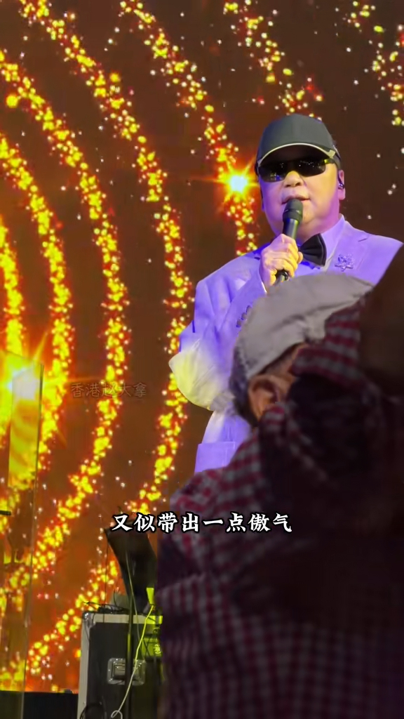 蔡楓華發福後的身形，與年輕時的情歌王子形象大相徑庭。