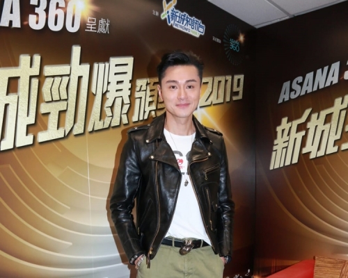 黄浩然为宣传剧集同剧组演员一齐在网上互动。