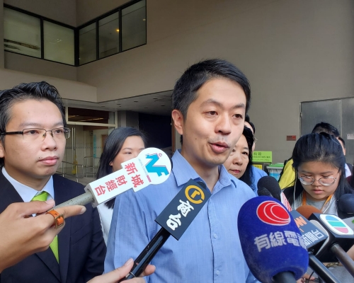 許智峯相信民主派候選人有一定機會勝選。