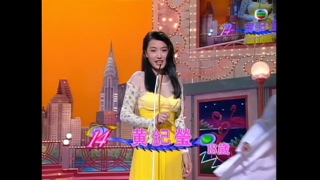黃𨥈瑩亦是同屆港姐。
