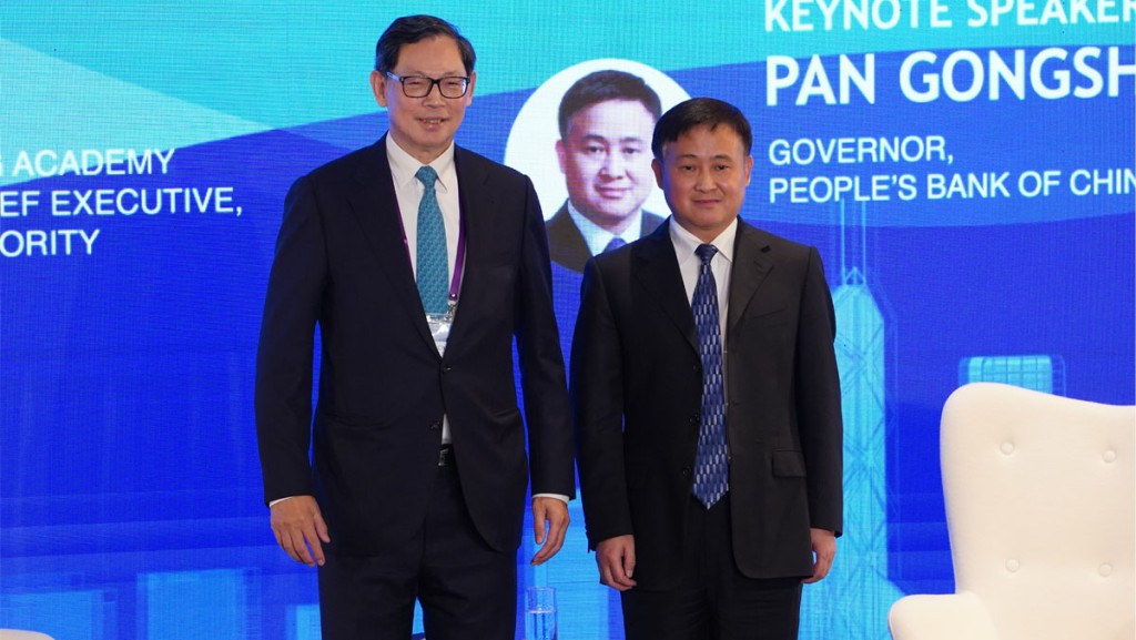 左起：香港金融管理局前任總裁陳德霖及人民銀行行長潘功勝。