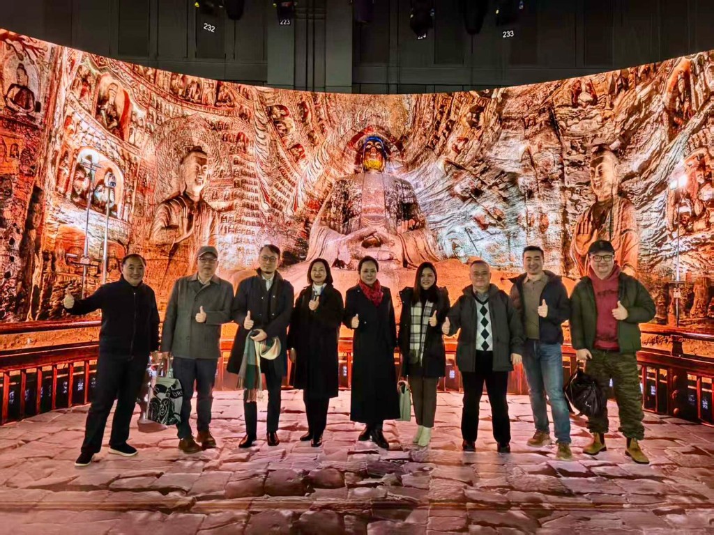 港台代表團考察北京廣播電視台最新廣播設施。港台圖片