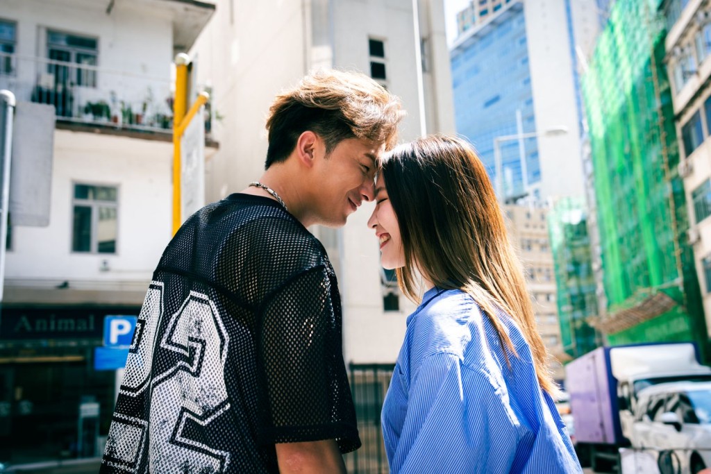 周吉佩攞正牌，與蘇嘉齊@Fiester頭貼頭嗌尷尬。