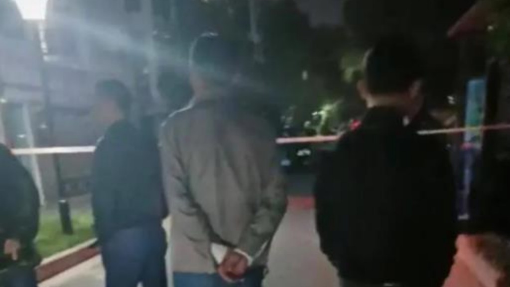 現場拉起警界線。