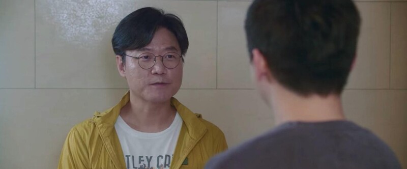 羅PD在第10集中登場。