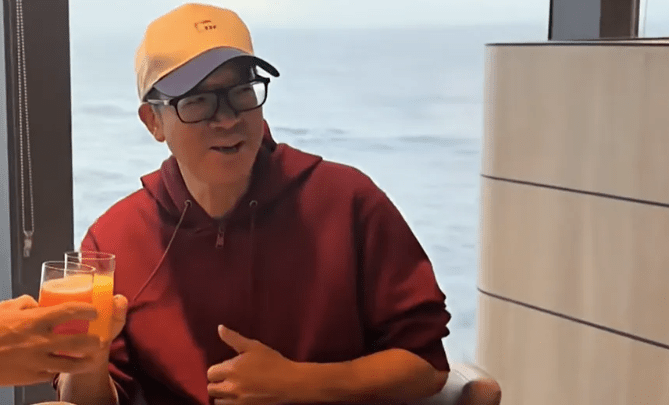 俞敏洪正在南極旅遊。齊魯晚報