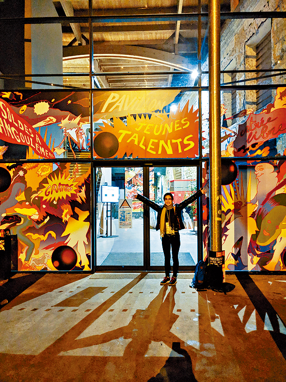 彭康儿到法国安古兰漫画节参与大型征选，早上5时便到会场排队轮候。